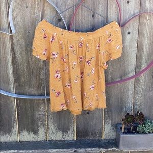 Off shoulder top 🎯